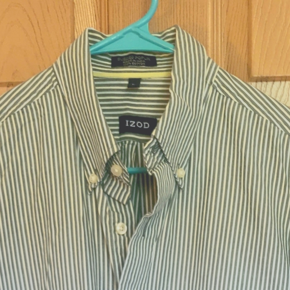 Like New Izod Mens Button Down Long Sleeve Shirt - Large